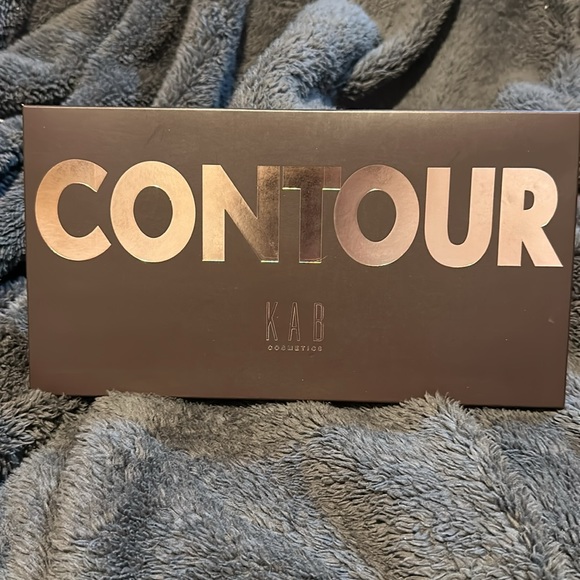 KAB Cosmetics Volume II Contour Palette - Picture 4 of 4